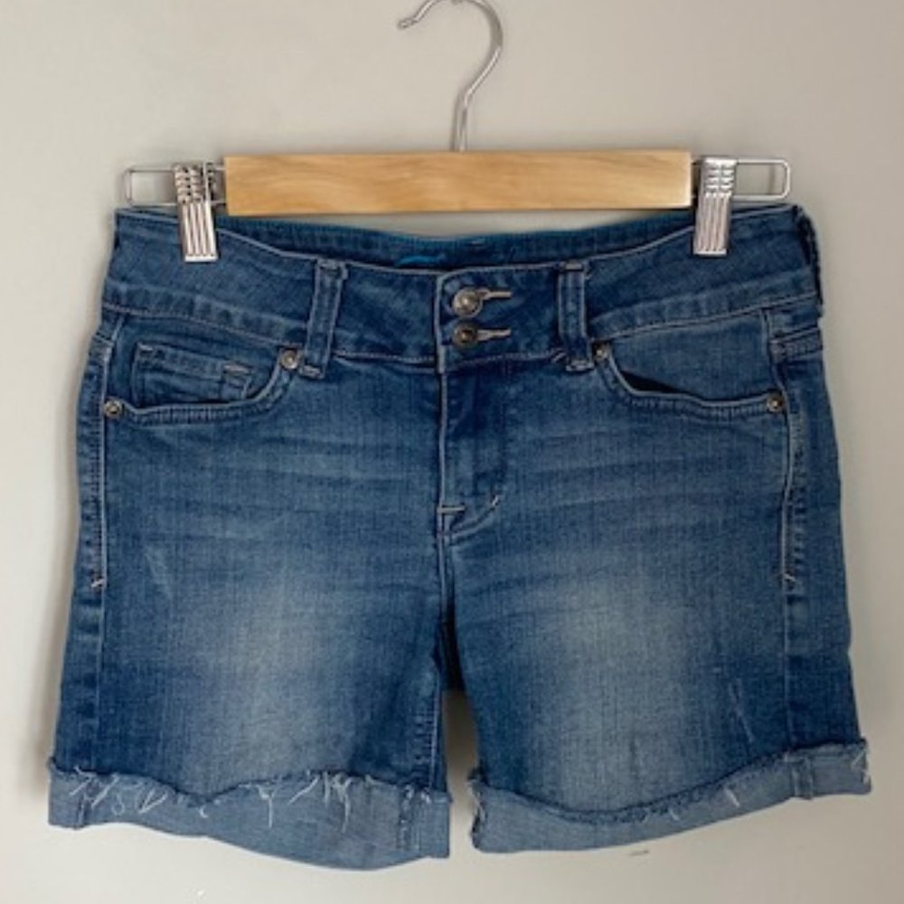 dELiA*s Bailey cut-off, cuffed shorts, 3/4